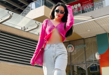 Trà Ngọc Hằng khoe vòng một lấp ló sau khi tháo túi ngực