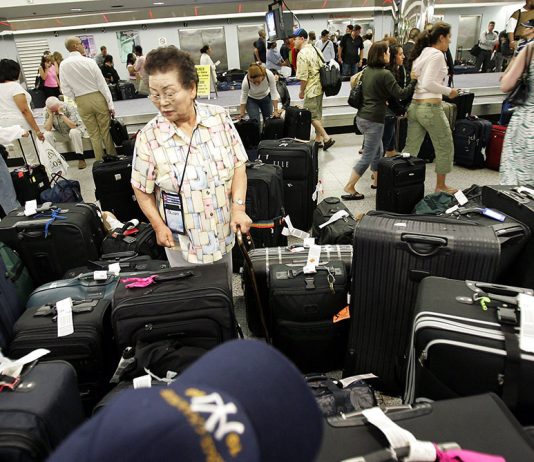 Lấy hành lý tại sân bay sao cho nhanh mà không bị thất lạc?