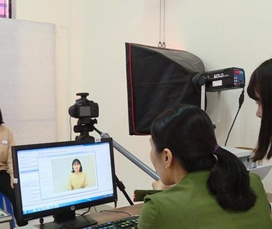 Mặc áo gì khi làm căn cước công dân đúng quy định?