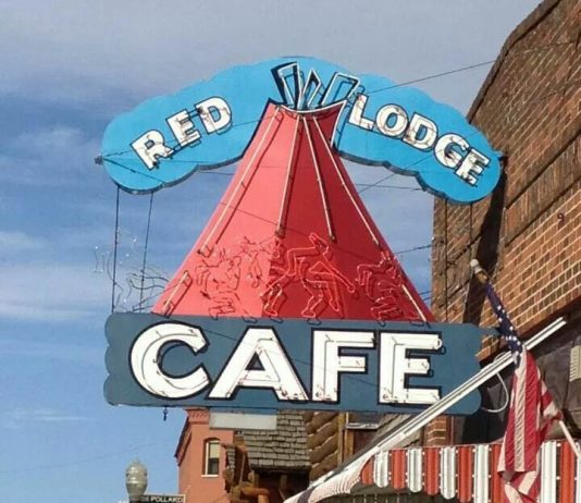 Mẫu bảng hiệu quán cafe đẹp, thiết kế ấn tượng và độc đáo