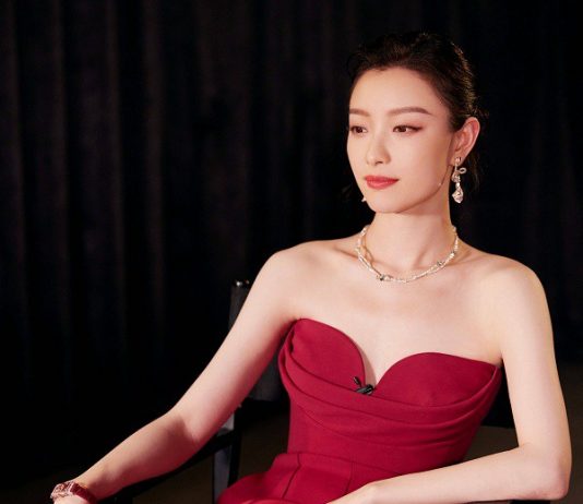 Style tôn vẻ gợi cảm cho nữ minh tinh Cbiz có vòng một khiêm tốn Style tôn vẻ gợi cảm