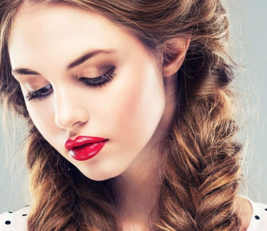 Xu hướng tô son bóng đã trở lại thành trend chăng?